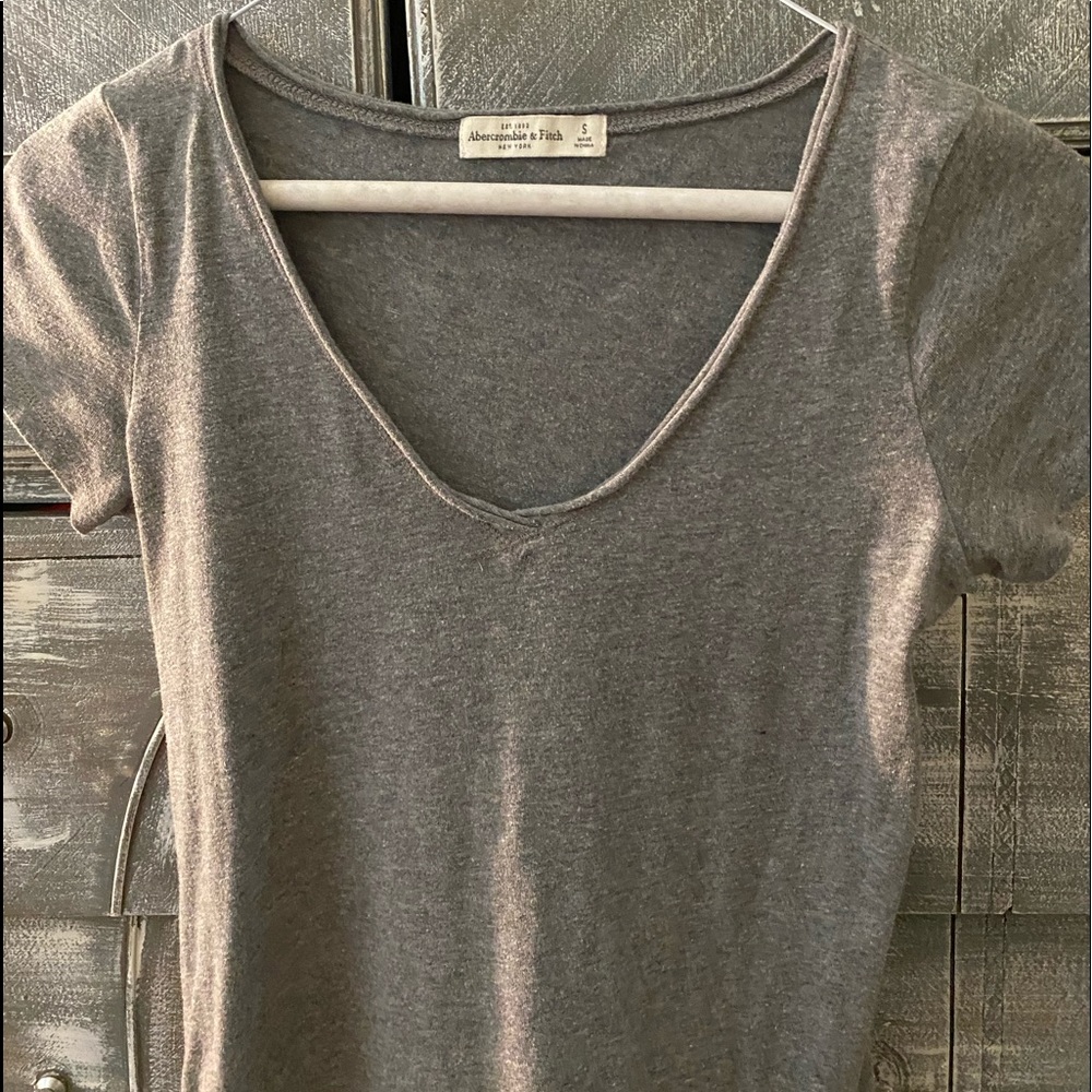 Gray t shirt